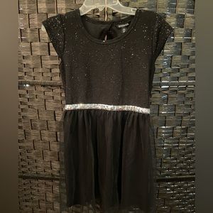 🛍 4 for $30 🧢 Beautiful black dress -can be worn as semi formal dress